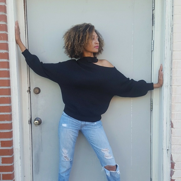 Peek a Boo Sweater - Picture 2 of 8